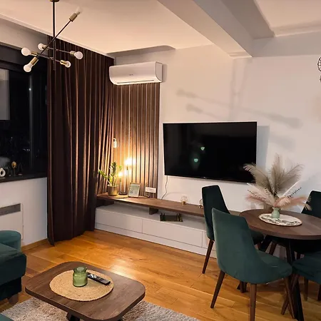 Apartament Woodland Strawberry - Titova